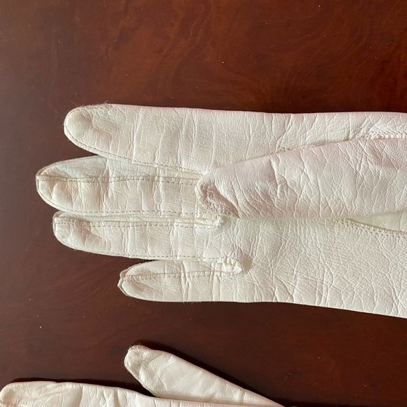 White leather evening gloves and Small Sequins clutch purse - Picture 9 of 15